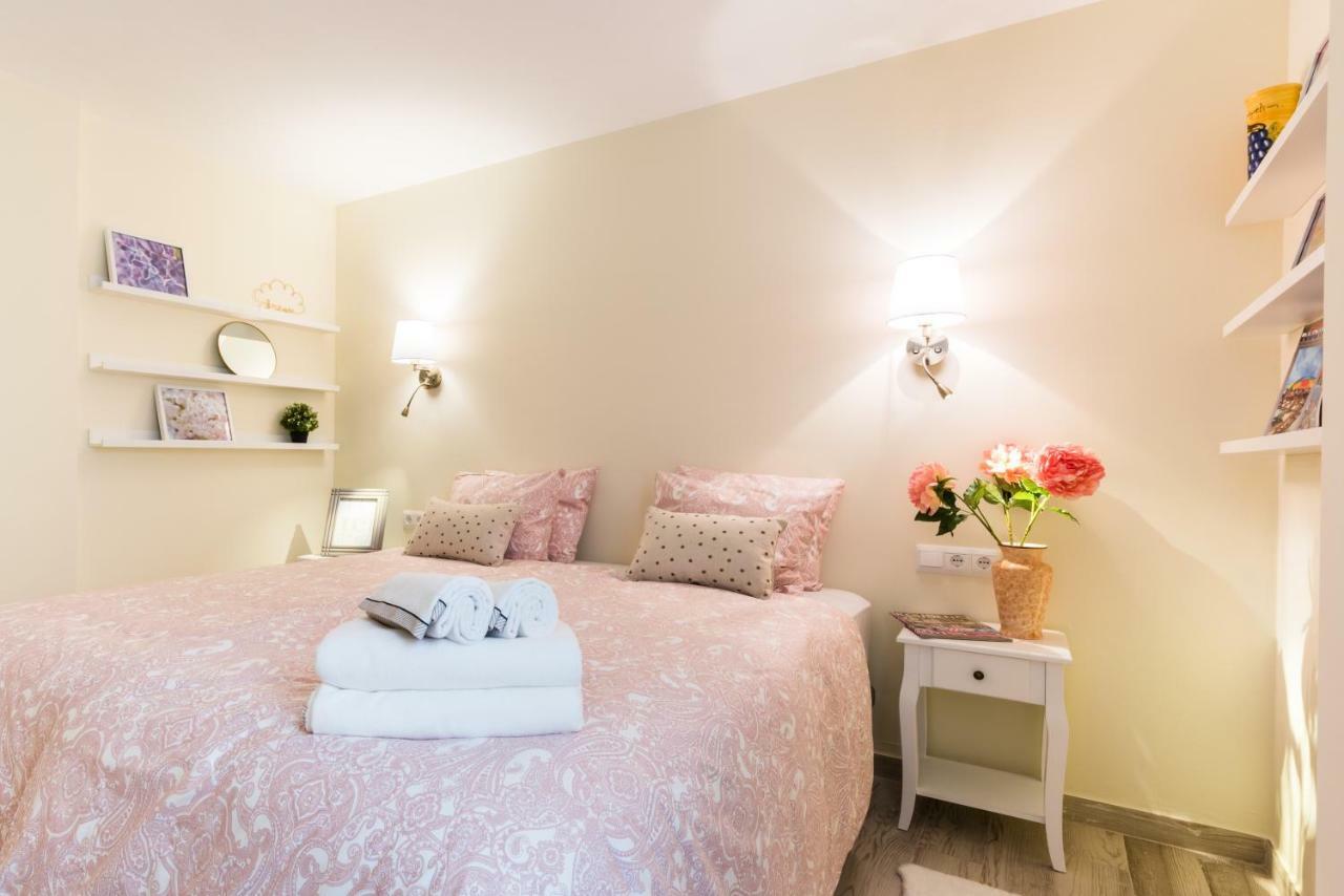 Malaga Centre Apartment With Parking Kültér fotó