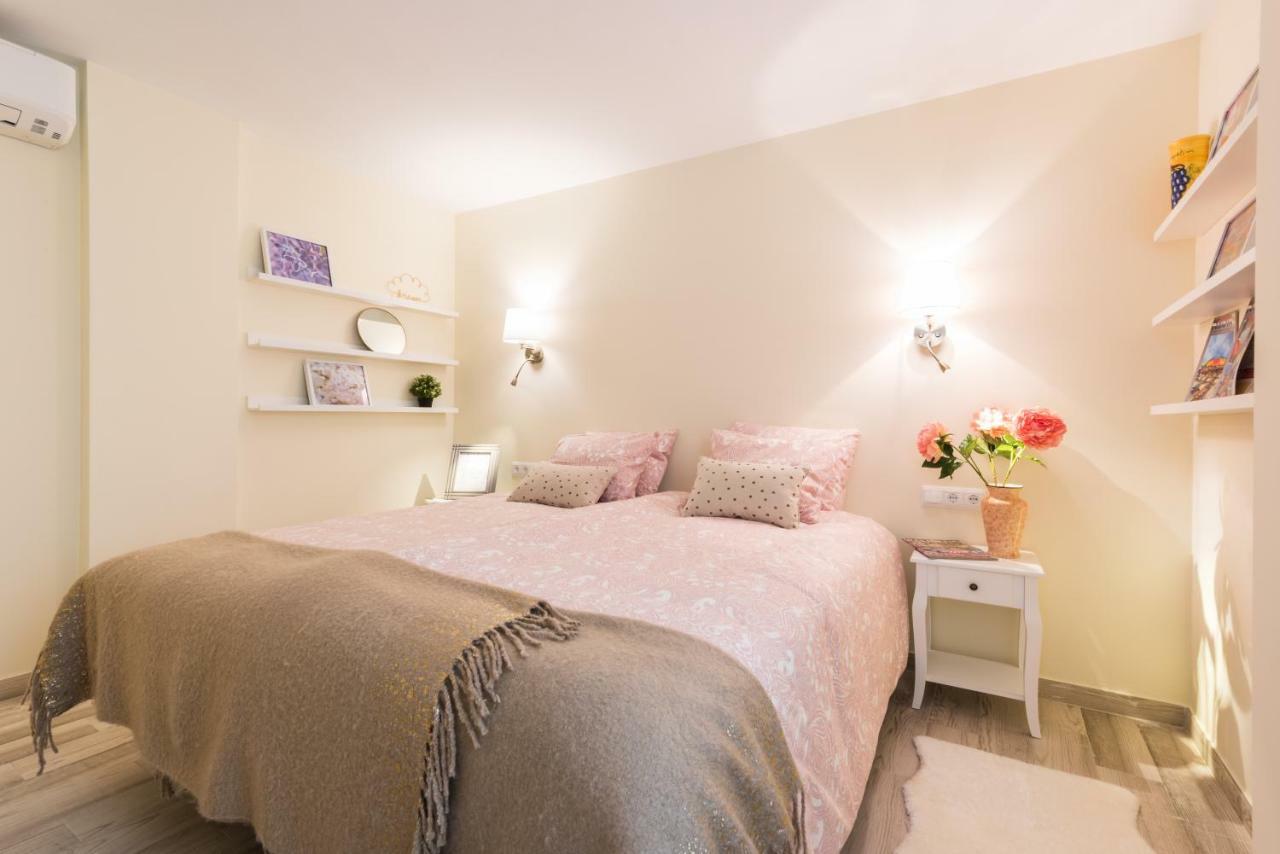 Malaga Centre Apartment With Parking Kültér fotó